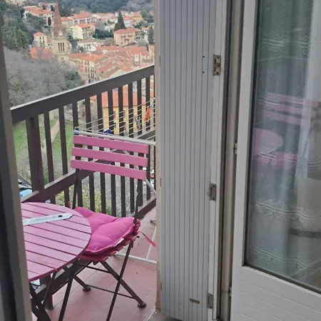 A 50m Des Cures Libre Mi Septembre Joli Renove Oriente Nord Bien Ventile شقة