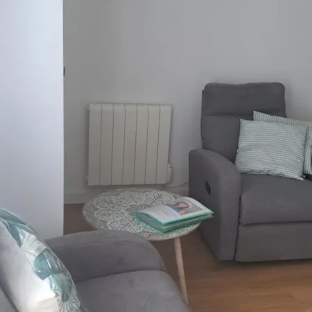 A 50M Des Cures Libre Mi Aout Et Mi Septembre Joli Studio Renove Oriente Nord Bien Ventile 아파트